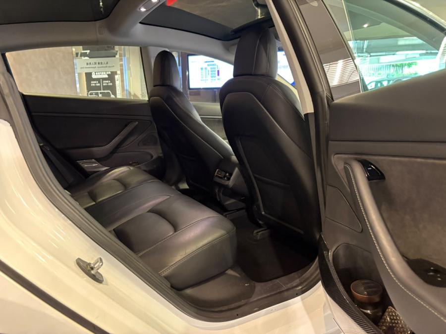 Model 3 Standard Range Plus - Image 4